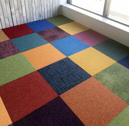 Looking for Interface carpet tiles? Shuffle It in the color Shades of colors is an excellent choice. View this and other carpet tiles in our webshop.