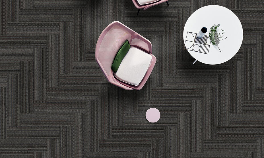 Anthracite carpet tiles / 