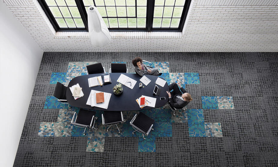 Interface carpet tiles / 
