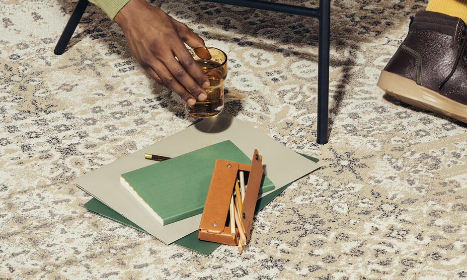 Extra isolation carpet tiles / 