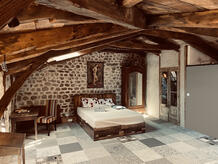 Guest Room in France, our customer chose the Shuffle it Shades of Japandi mix for this inviting guest room. The soft tones and playful patterns create balance and harmony, perfectly complementing the natural charm of the interior.